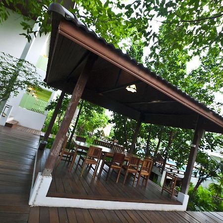 Tree House Hotel Sisaket Exterior foto