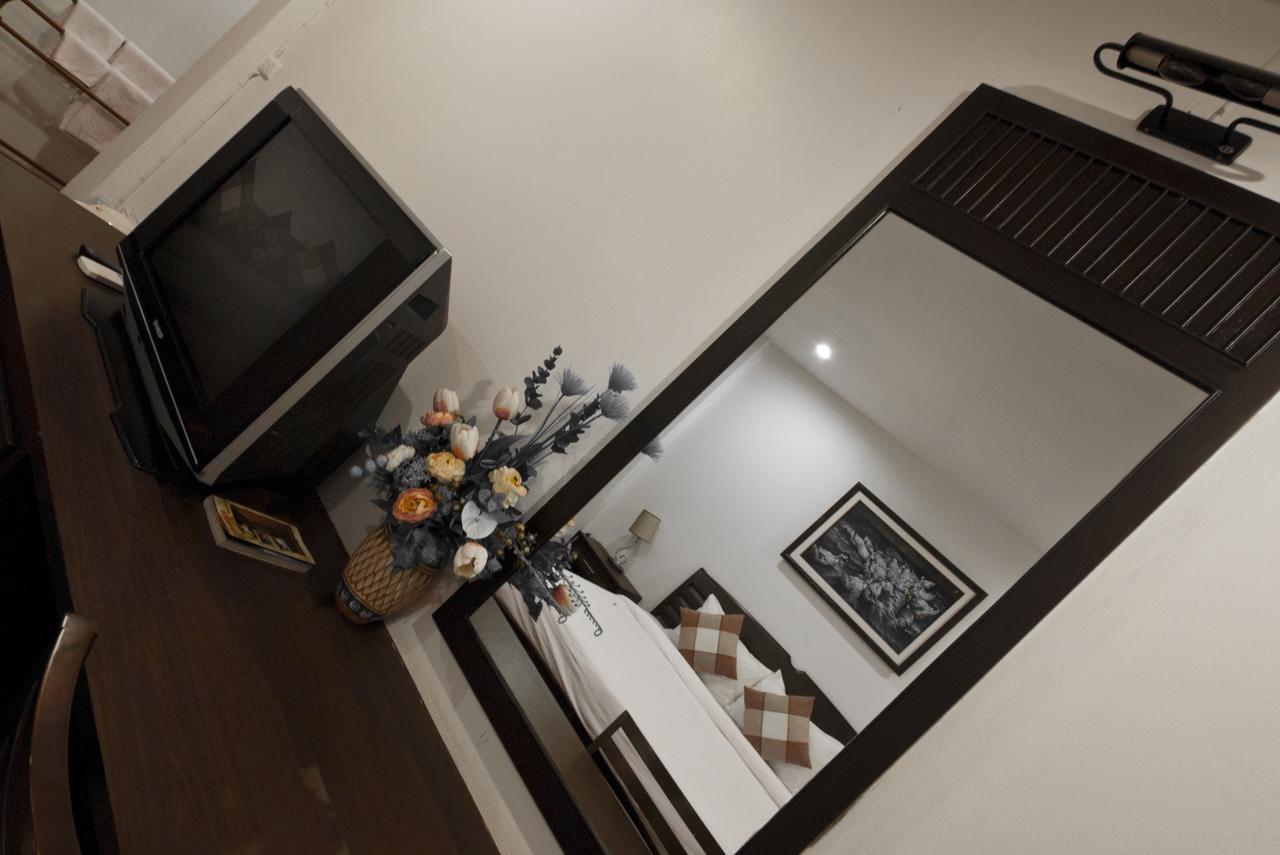 Tree House Hotel Sisaket Exterior foto