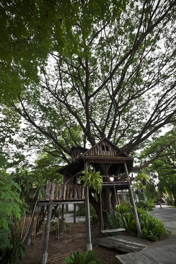 Tree House Hotel Sisaket Exterior foto