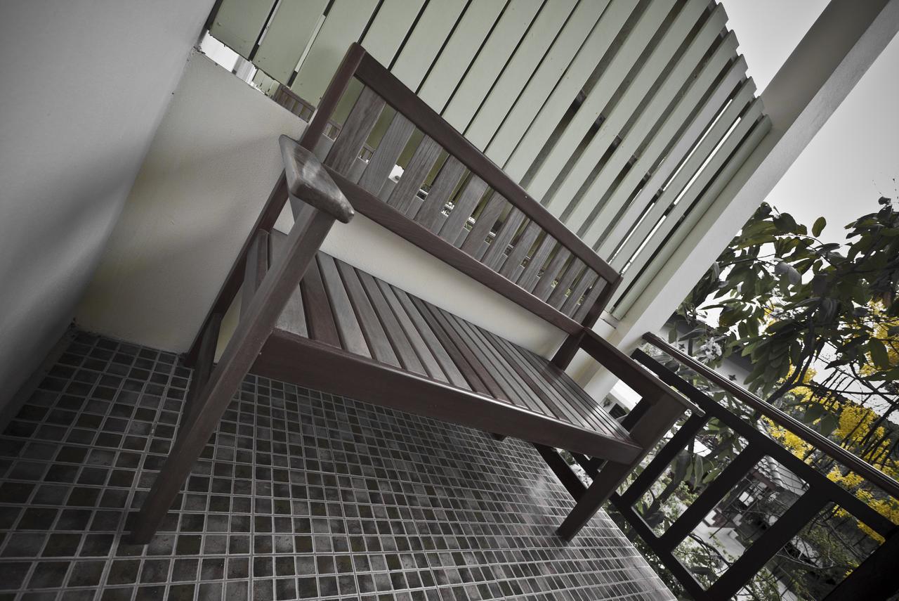 Tree House Hotel Sisaket Exterior foto