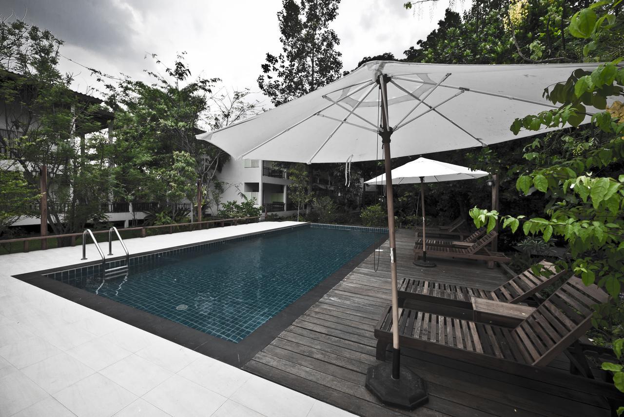 Tree House Hotel Sisaket Exterior foto