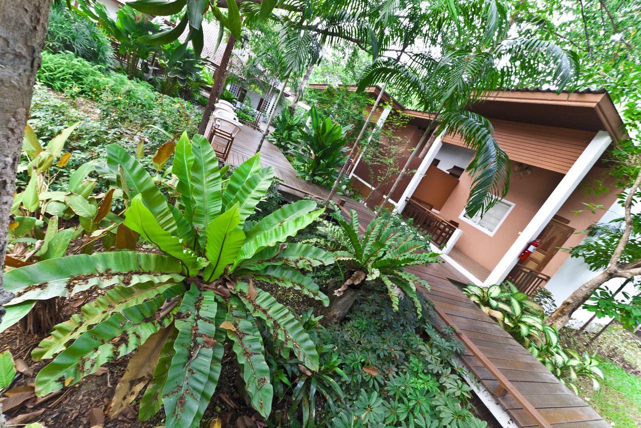 Tree House Hotel Sisaket Exterior foto