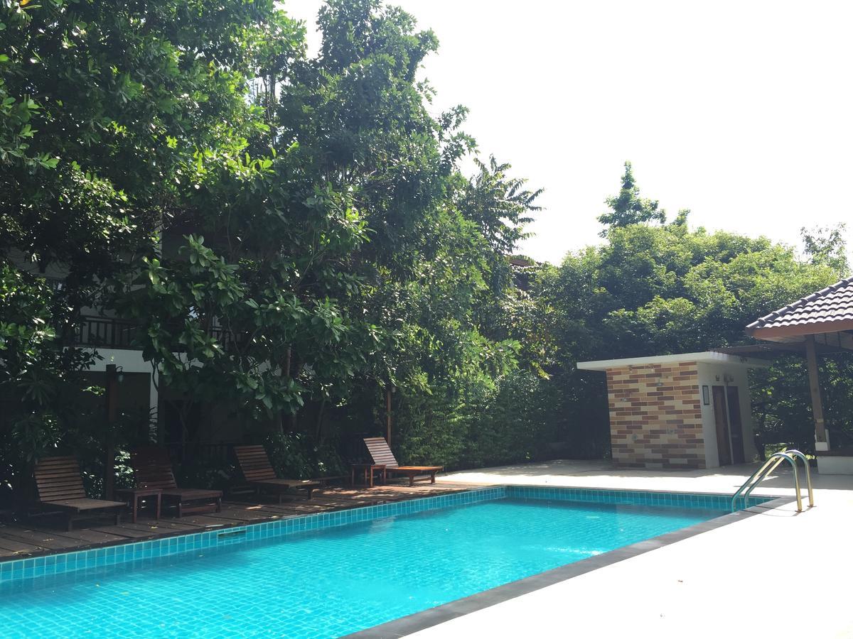Tree House Hotel Sisaket Exterior foto